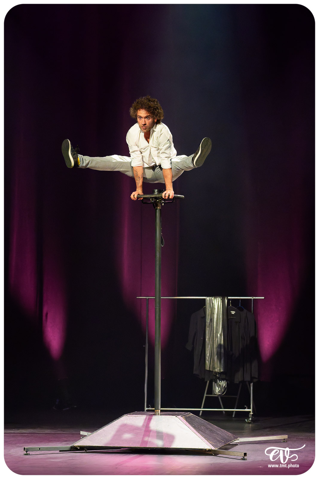 THE SHOW (LES TRIDICULOUS)